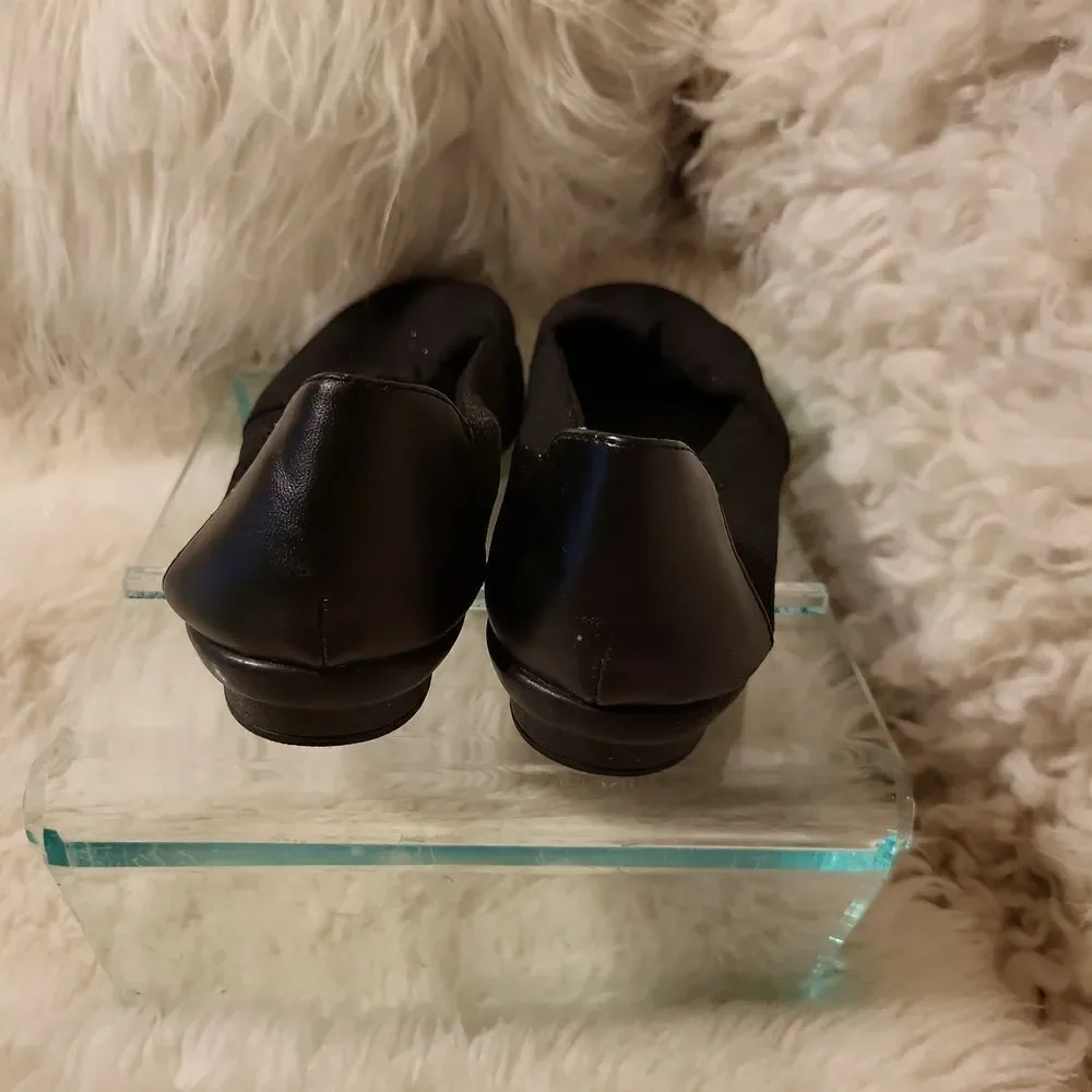Easy spirit,stretchy material, sparkling  black flat size 8.5 like new!
